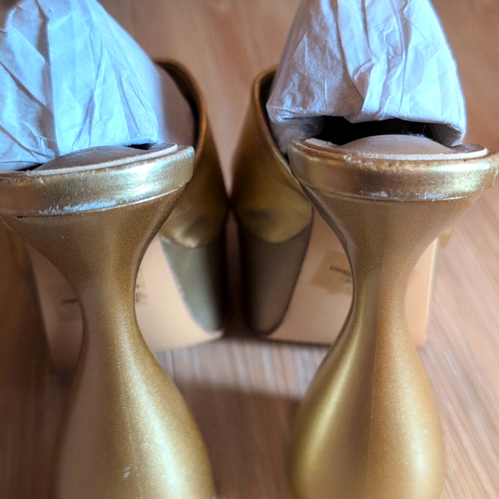 Retro Gold Heels - Picture 5 of 6